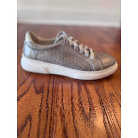 JOHNSTON & MURPHY Nora Silver Metallic Lace Up Sneakers Size 7M Style 78-16158 - Picture 6 of 11